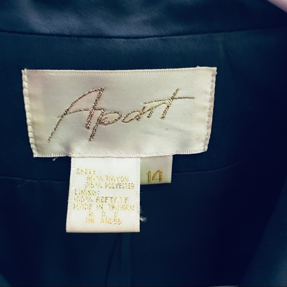 Suit - Picture 2 of 8